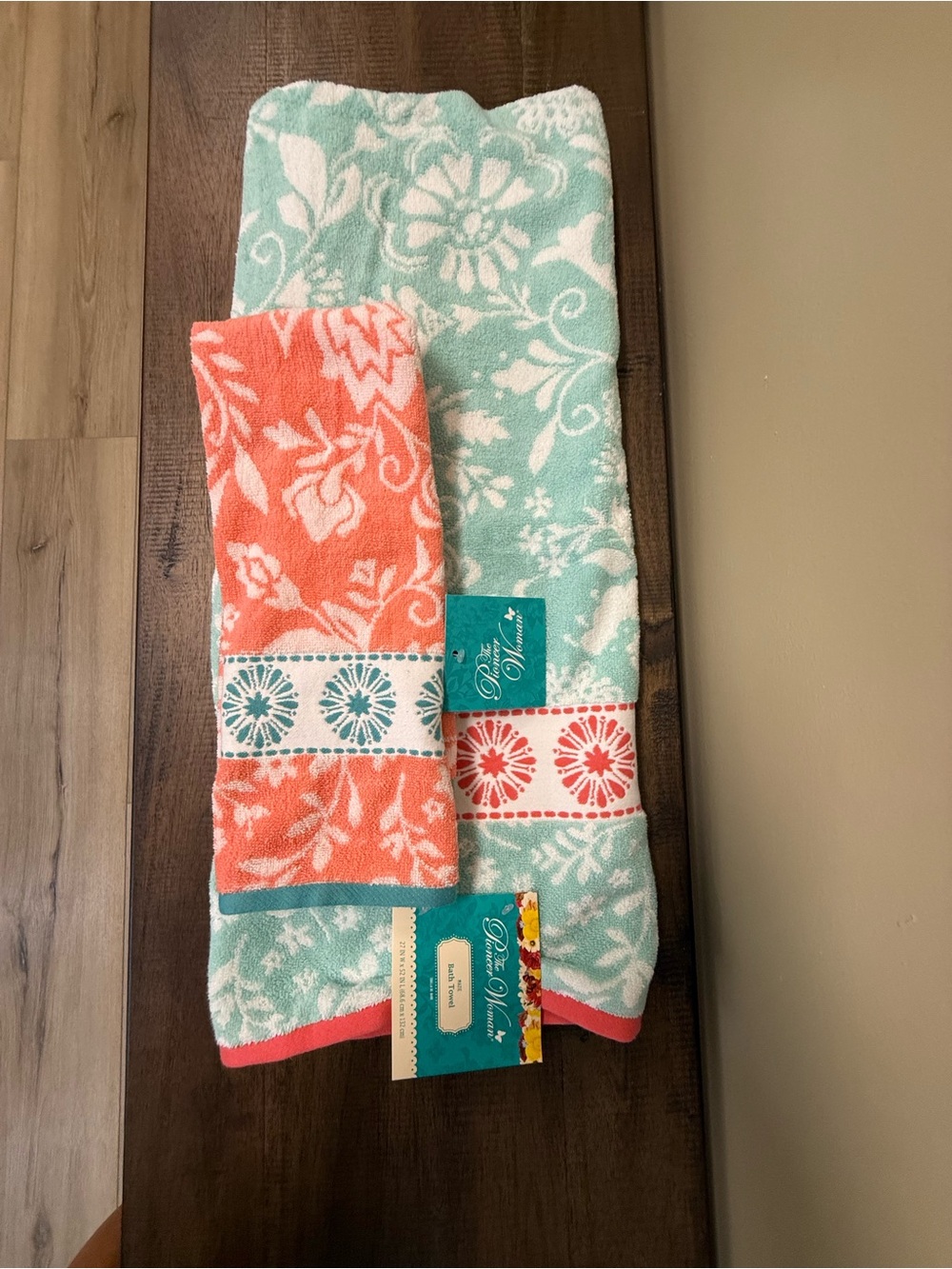 The Pioneer Woman Aqua & Coral Floral Bath Towel Set